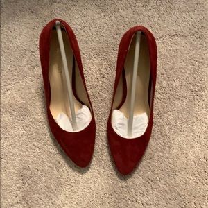 Size 7 burgundy Scheila Suede printed heel pump